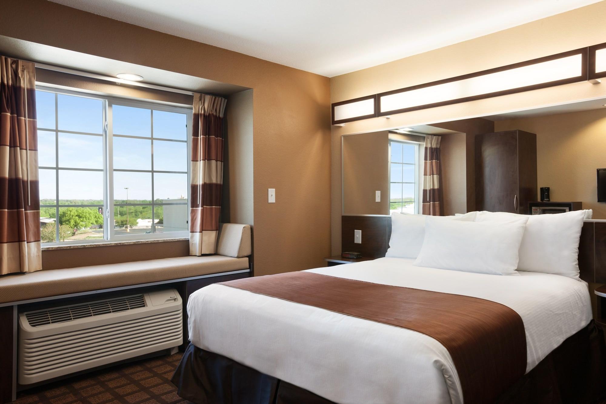 Microtel Inn & Suites By Wyndham Midland Exteriér fotografie