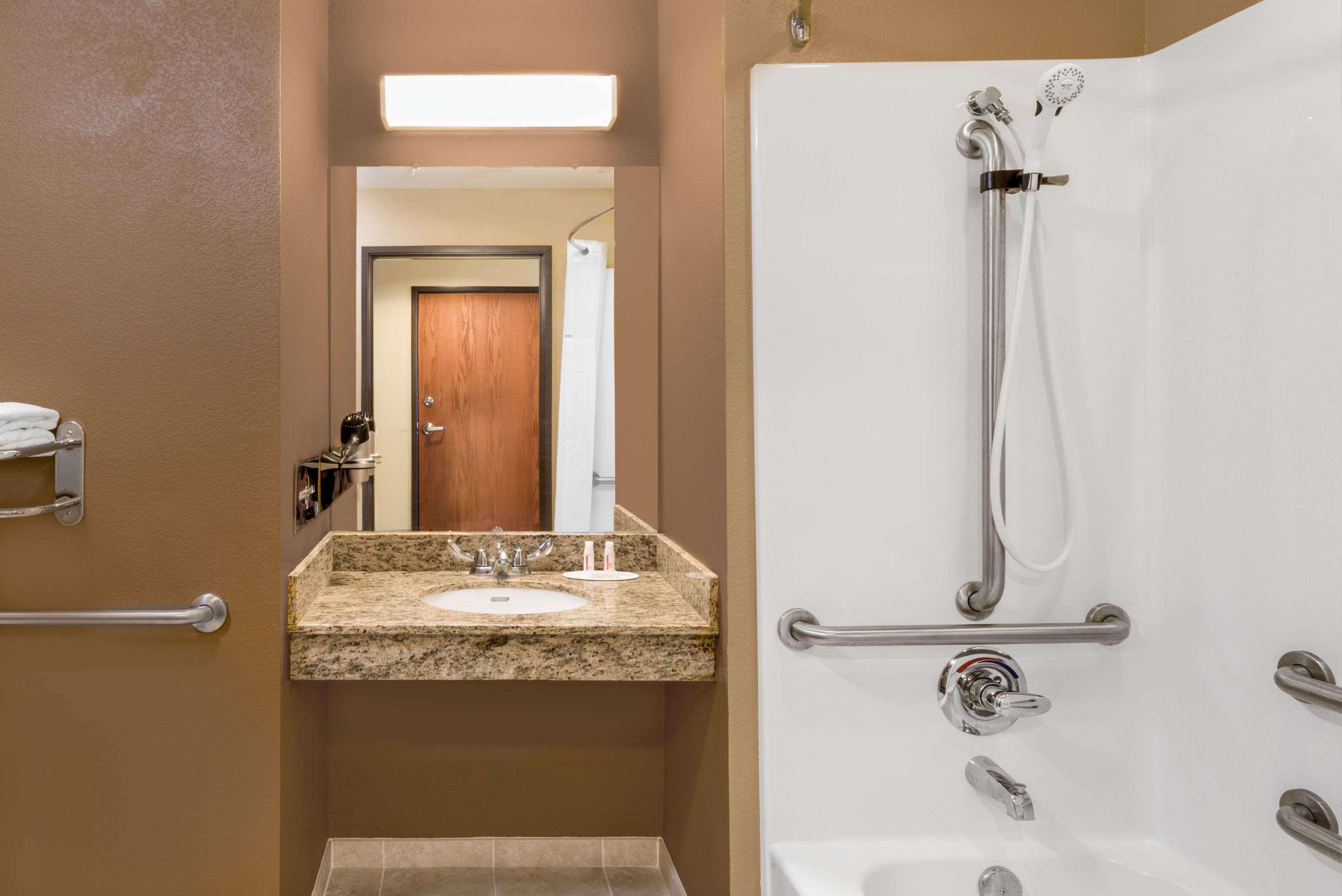 Microtel Inn & Suites By Wyndham Midland Exteriér fotografie