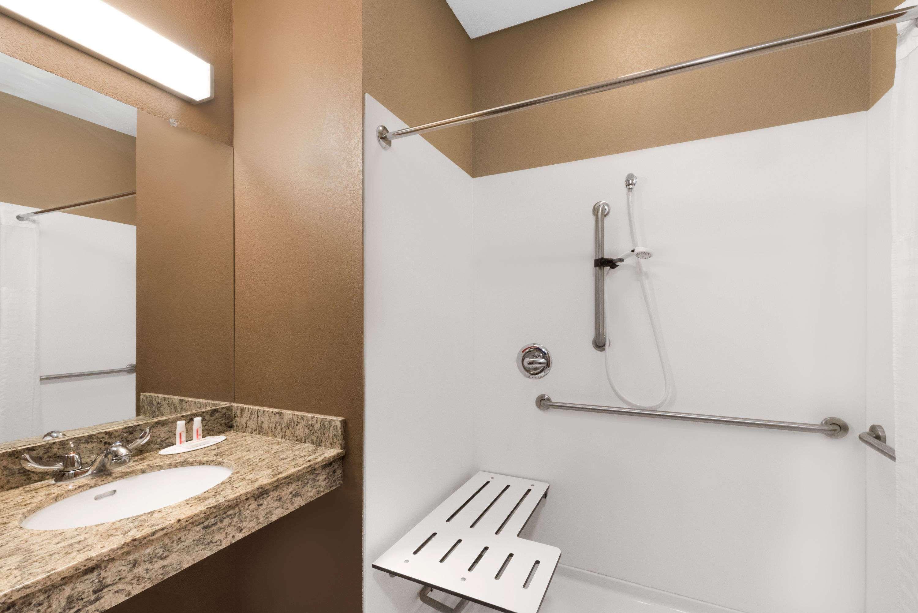 Microtel Inn & Suites By Wyndham Midland Exteriér fotografie