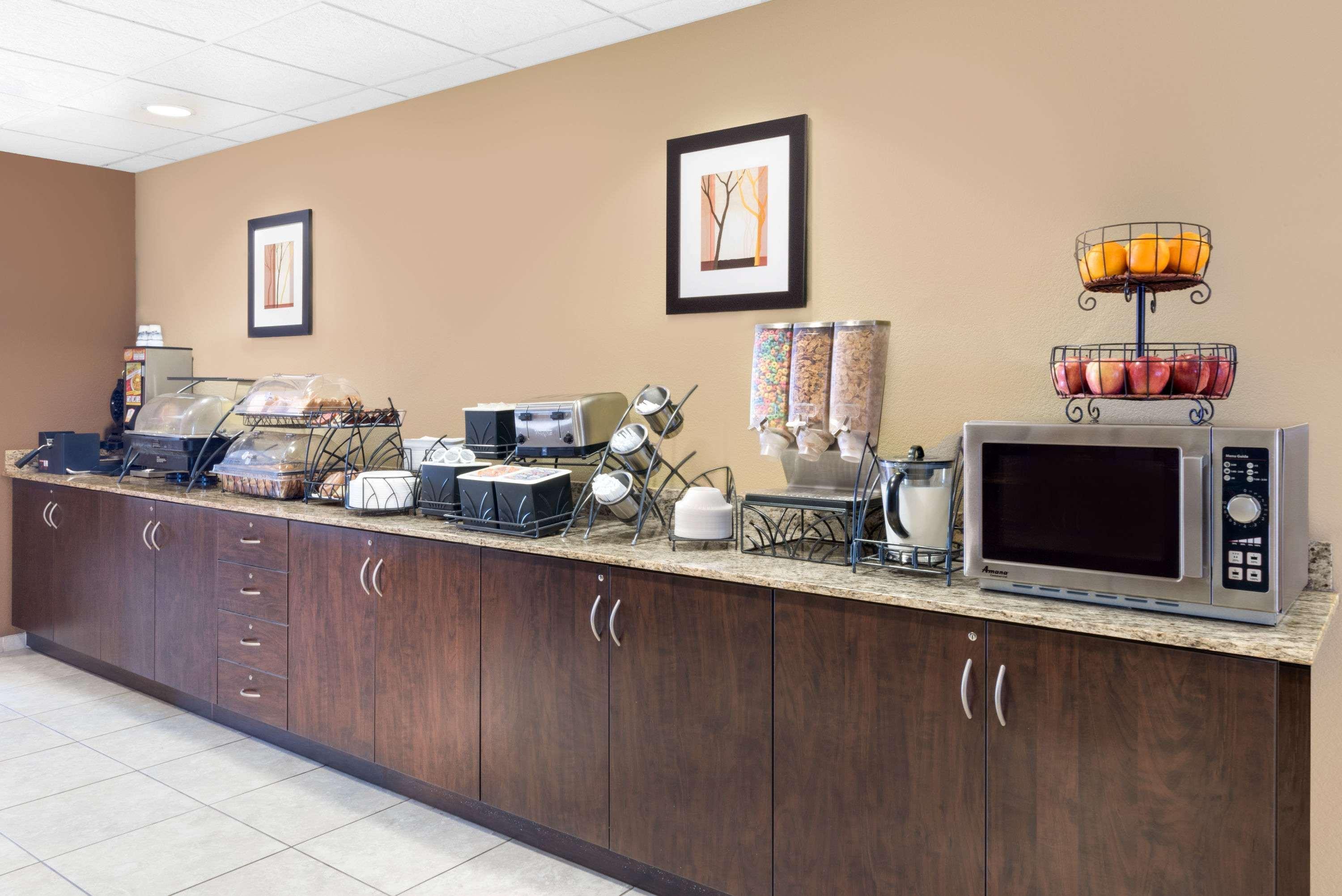 Microtel Inn & Suites By Wyndham Midland Exteriér fotografie